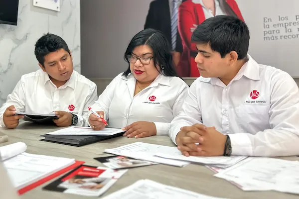Colaboradores de JyS Asesores cumpliendo la misión y visión
